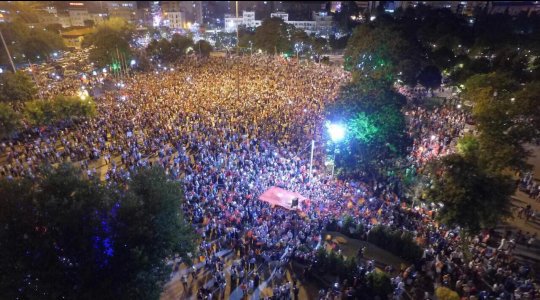 gulumservatan's tweet photo. Tarih 15 Temmuz 2016
Darbeye darbe yapan Türk milletti hiç bir zaman asla yıkılmaz #DarbeyeHayır #VatanKandırCandır https://t.co/FfqC8dE3Fu