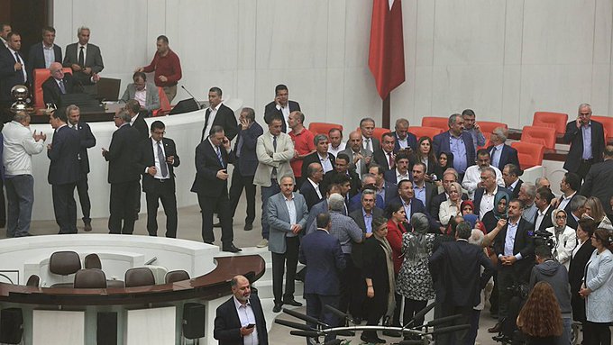 Voir l'image sur Twitter