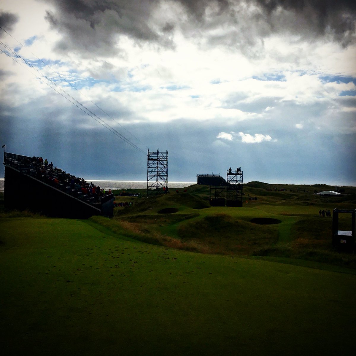 EkeKimmo's tweet photo. Best par 3 - maybe. Most fun to watch - definitely. @TravellerGolf @TheOpen https://t.co/skatMOGu6N
