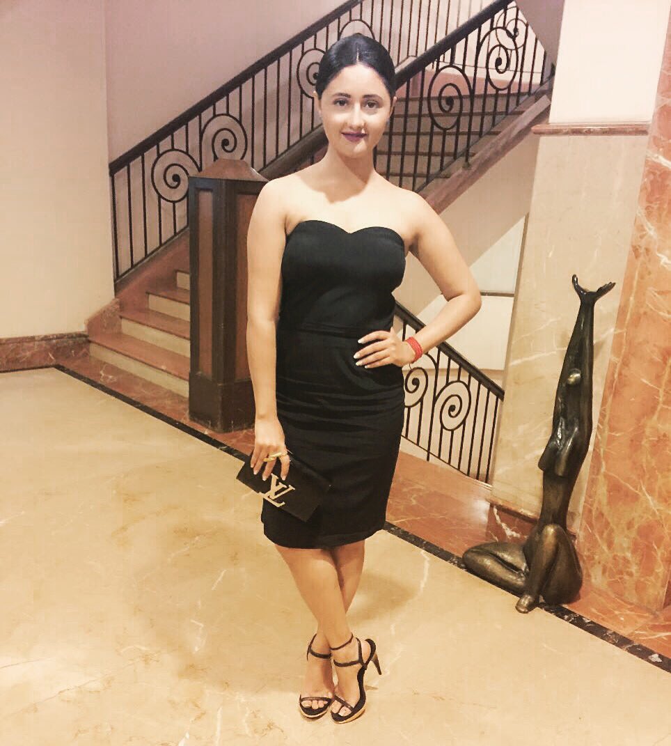 TheRashamiDesai's tweet photo. #AlittleBlackDress kinda day ❤️ https://t.co/LjLOSYbgqT