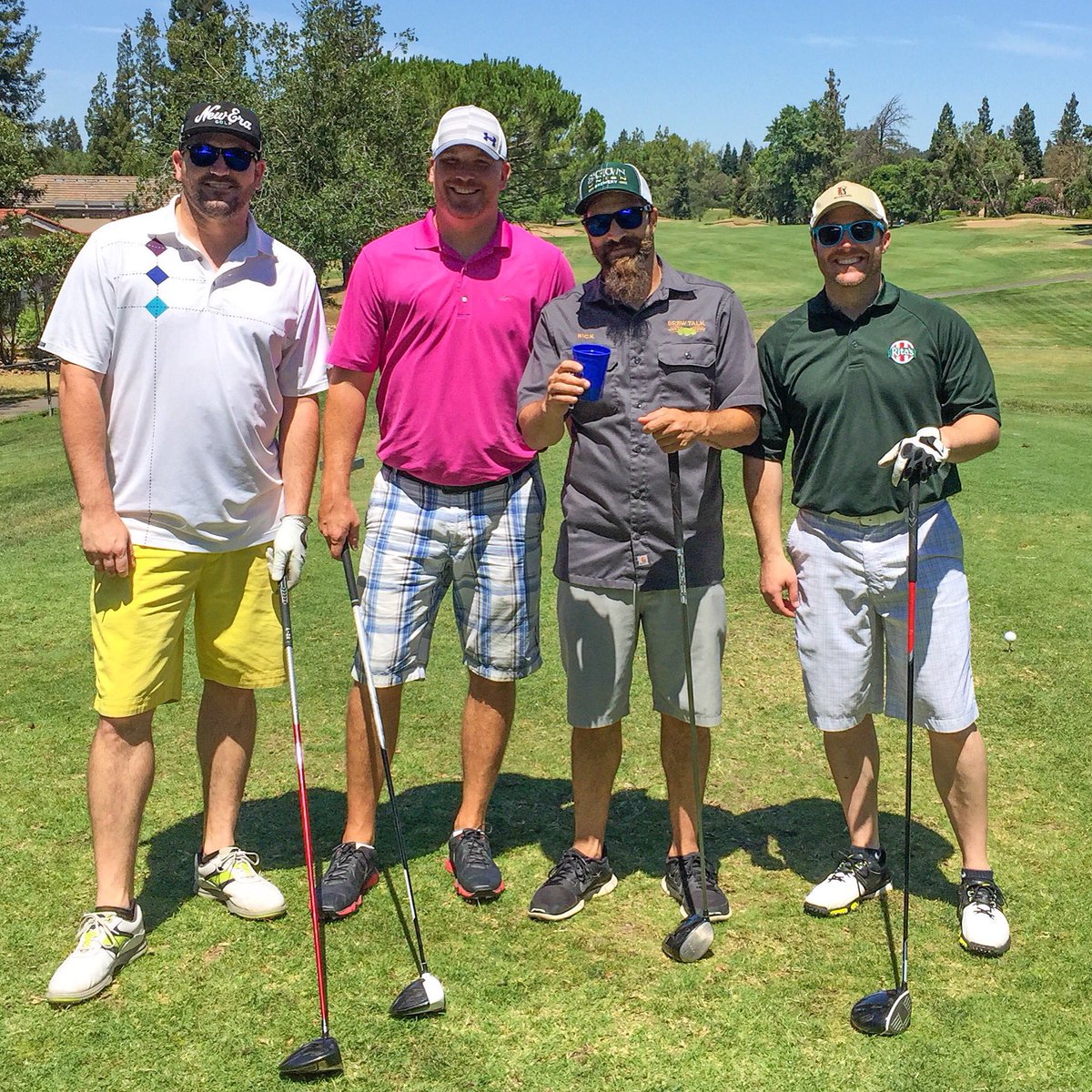 Swinging sticks with our "dad bodies" for a good cause today at the annual <a href="/deverespub/">de Vere's Irish Pub</a> golf tourney🍻 #golfandbeer