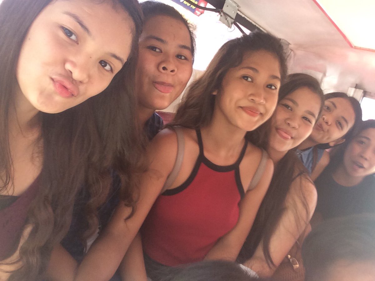 sapabeng's tweet photo. off to nagey @baitermita_ @badettesoriano_ @zoezzlemynizzl @abordongcheska @Beaafrncsco @francellamarie_ #clayde https://t.co/cTYeZLzPFq