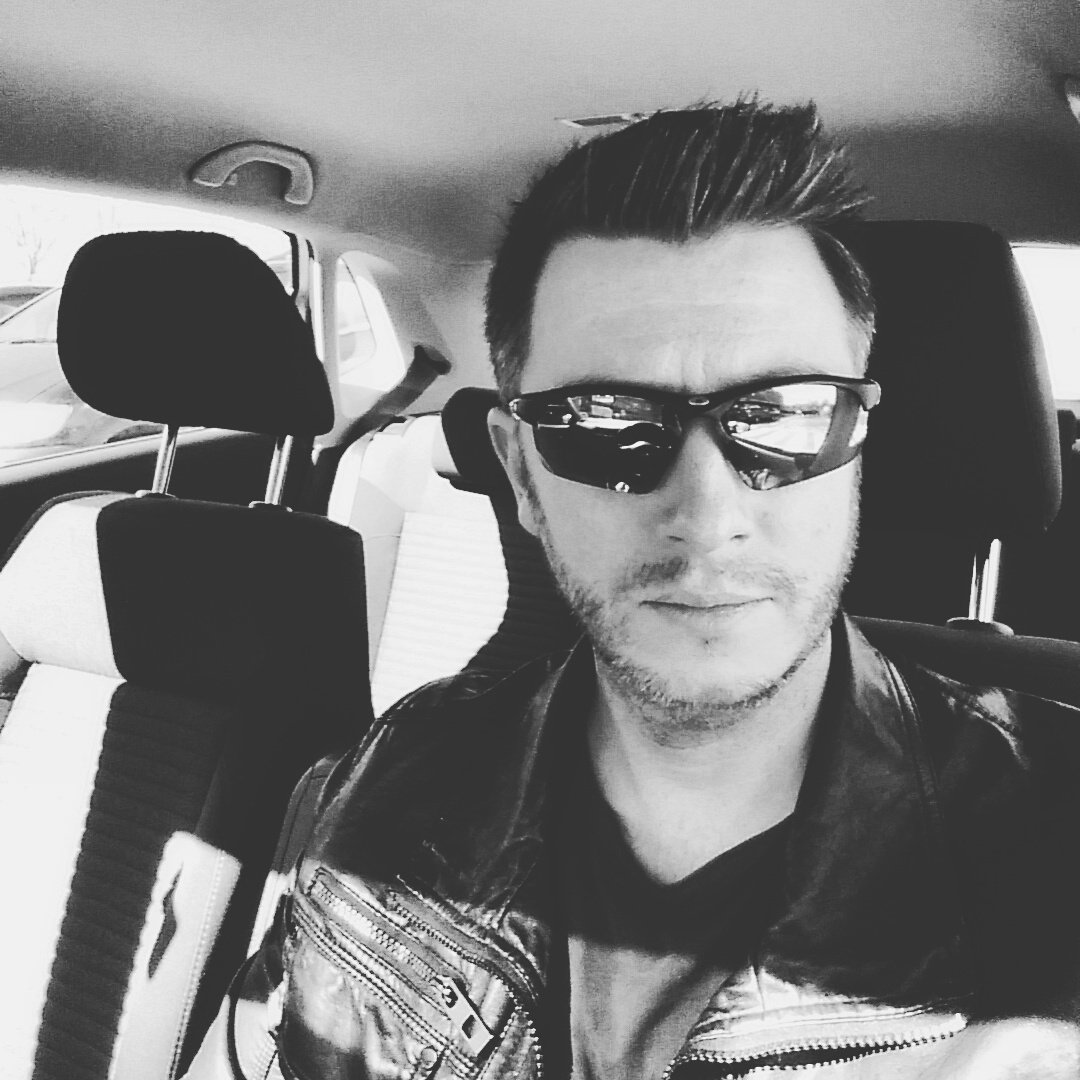 GR8resultDrivin's tweet photo. #sunglasses #swindon #selfie #sun #vain #timeforanewprofilepic #drivertraining #polomatch https://t.co/MN3XFXhrWL