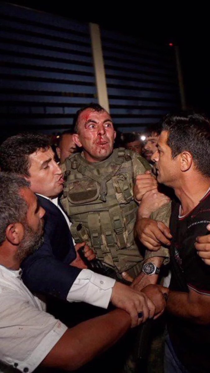 abdelovitch's tweet photo. - Sinon le putsch ça va ca se passe ou quoi ?
- ..... https://t.co/FwRzhHqKRV