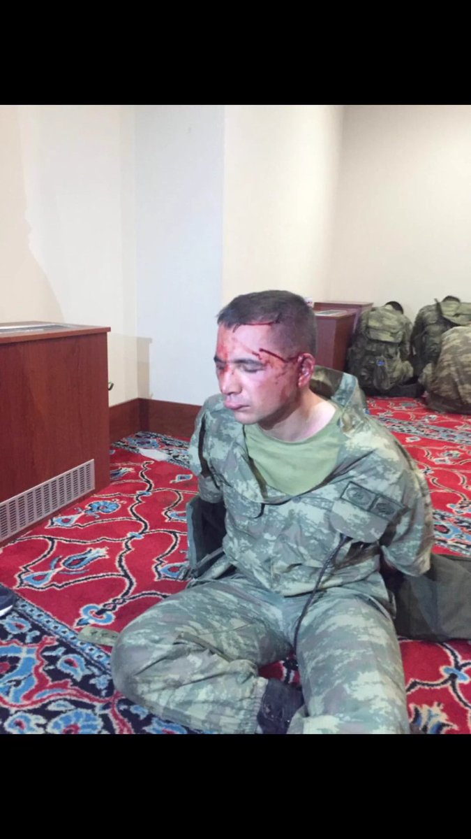 صور لجنود من المشاركين في العملية الانقلابية 
#انقلاب_في_تركيا