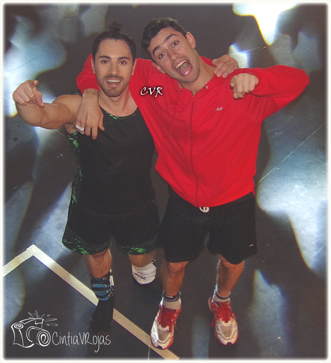 CintiaVRojas's tweet photo. #CombateDomingo10 dos grandes amigos #Brunaio @BruSainzMicheli @PaioRodriguez https://t.co/wgVxlHozCS