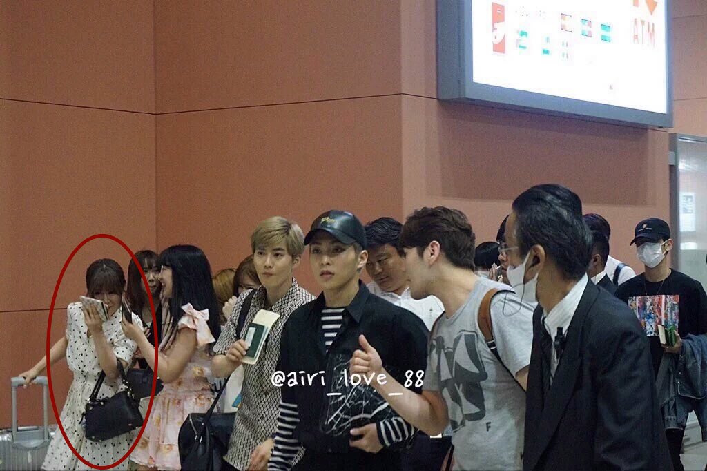 Rion di bandara bersama Suho