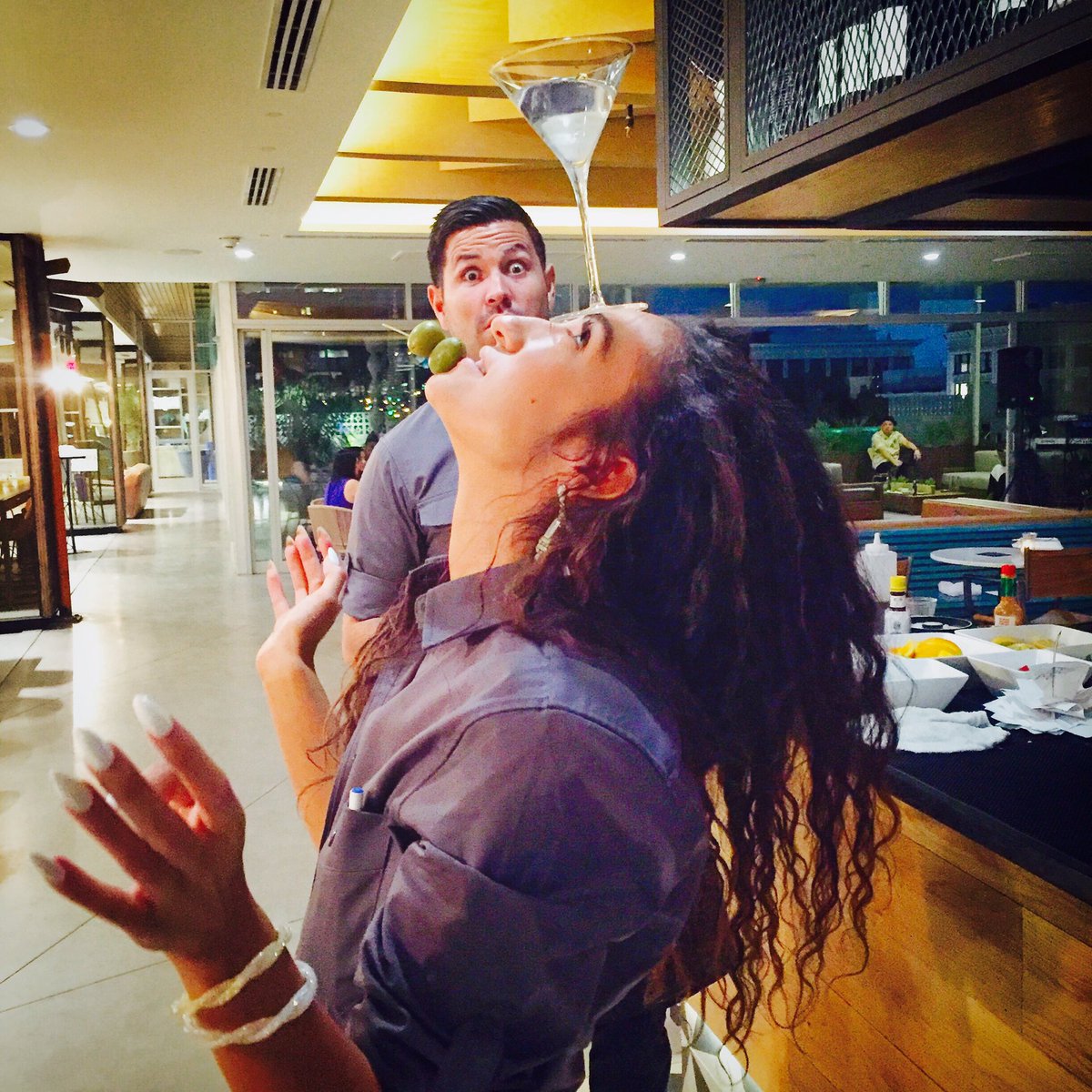 hotelIndigo_ELP's tweet photo. Our very own Michelle going out of her way to entertain our Guests! #Circa1963 #DTEP #HotelIndigo #ItsALLGoodEP https://t.co/wVxta9SYtD
