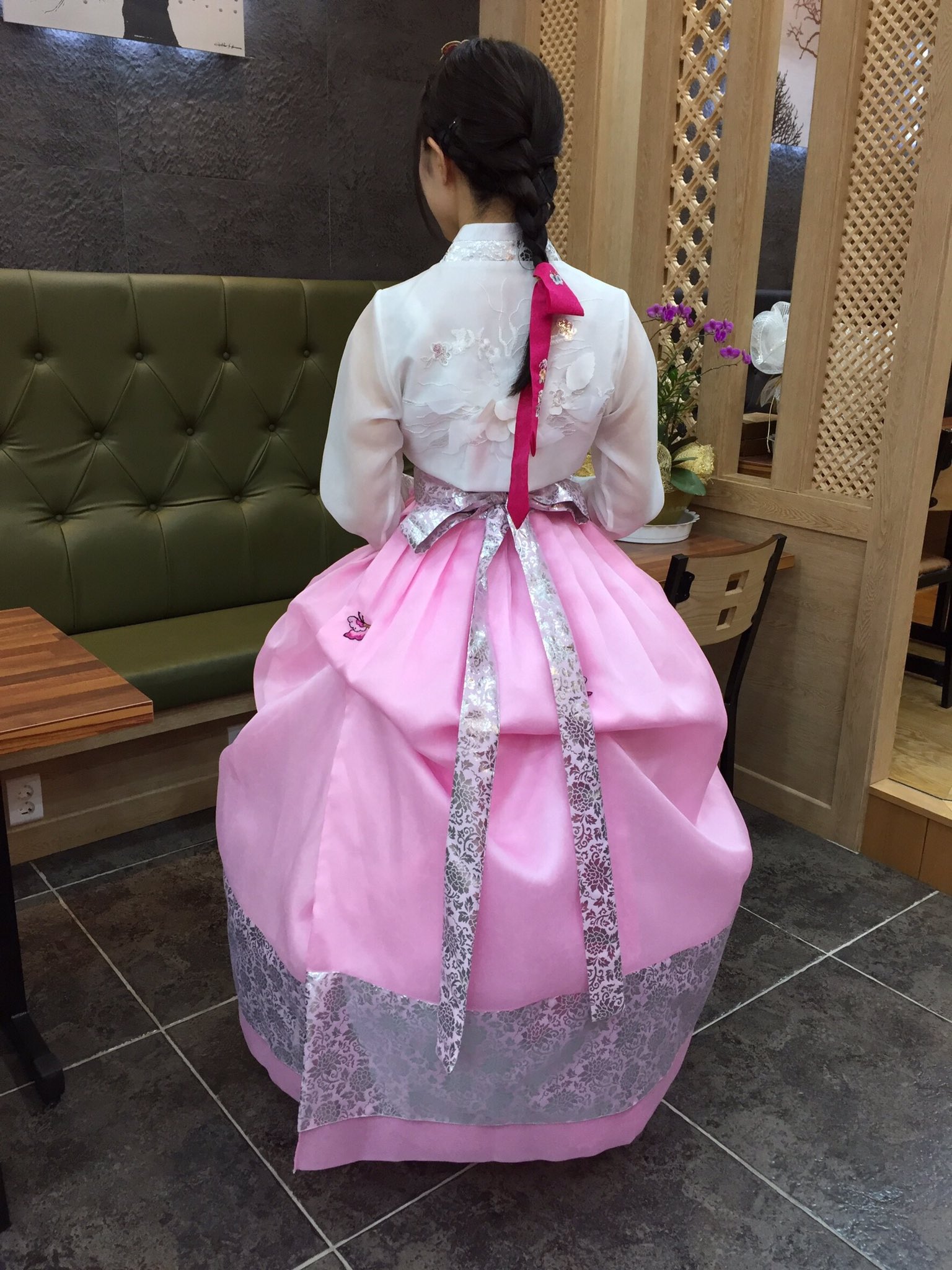 تويتر あいちん على تويتر Aichin95 髪型 後ろ姿は こんな感じ ˊᗜˋ パステルピンク 白は あいちんの大好きな色 W 今からお昼ご飯食べに行くよ 韓国 チマチョゴリ 韓服 한국 치마저고리 T Co Jnfweg3t1k