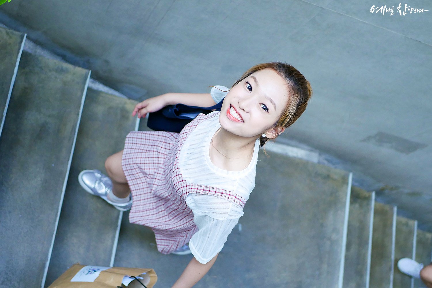 CndH2u6VUAABCoD.jpg:orig