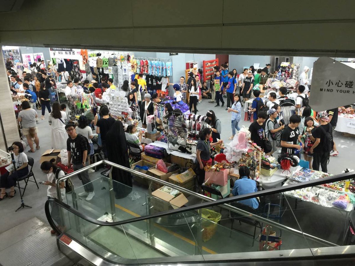 MYC_Channel's tweet photo. 【#MYC14】
中は、地上1階地下1階がイベントスペースになっており、押しつぶされる心配はな……い…ことないですね!!やっぱり人は多い!!油断すると人の波に飲み込まれるゾ!!
……MY…
٩( ◉C◉)و…サブカルダイスキィ…💓 https://t.co/nTpLE345uC