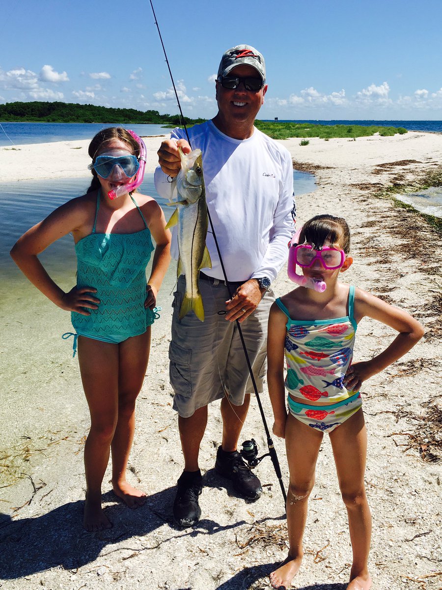 _MistyWalker's tweet photo. Our beach day is finding an island nobody is at, put the power poles down & enjoy! #SeashellHunting #SnookCatchingβοΈ https://t.co/ZdkRgev31w