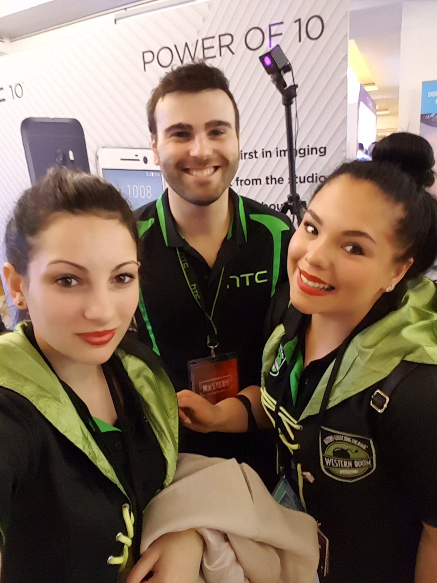 AScarvaci's tweet photo. Making friends with partners #HTC #networking #selfie #vitacon16 https://t.co/liDWURRG06