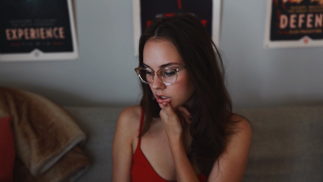 ardenrose's tweet photo. Trying out new frames 👓🖖 https://t.co/lB7BfpXY4u