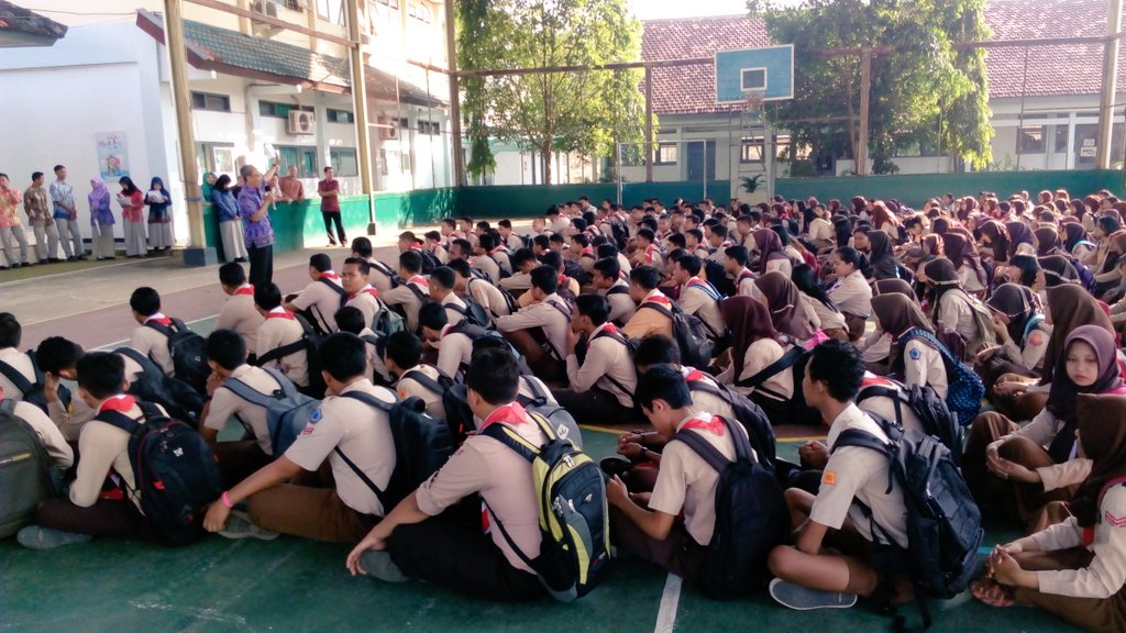 osis271's tweet photo. Selamat datang siswa/i baru di acara pra-MPLS (Masa Pengenalan Lingkungan Sekolah) Tahun Pelajaran 2016/2017 🙌🙌 https://t.co/h4veU8vMQz