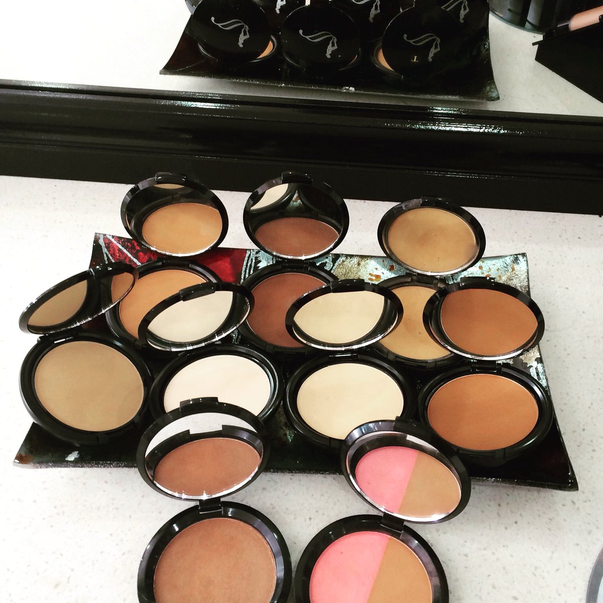 Zorra Cosmetics (@zorravixens) on Twitter photo 