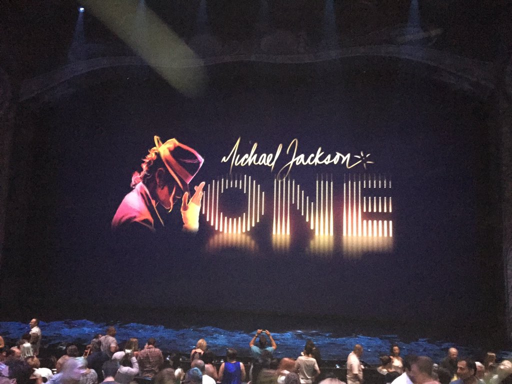 iamlesleycain's tweet photo. Magical night.  Much needed.  Moved to tears.
@Cirque 
#imstartingwiththemaninthemirror https://t.co/wpZXEH2kIB