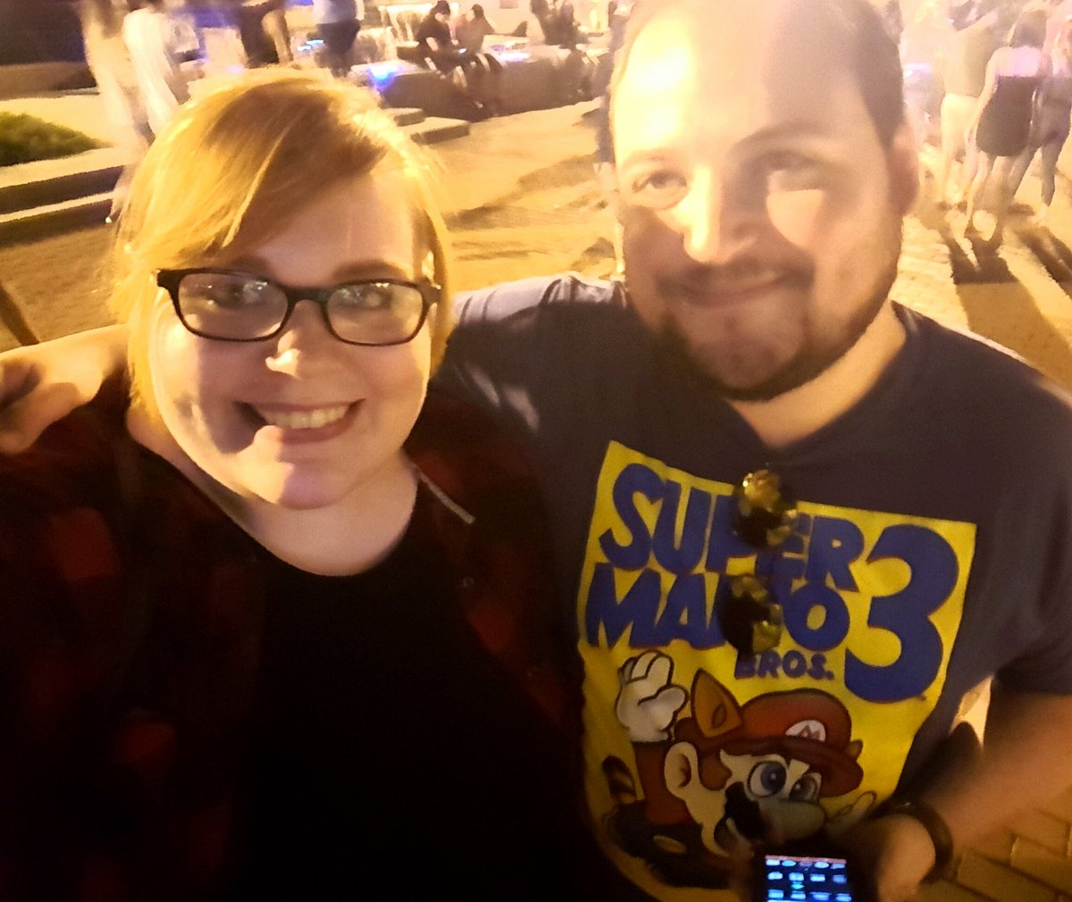 MyrandaSpring's tweet photo. 2,000+people on the square tonight plus a ton of Pokémon! Had so much fun with @hist66 ! #OzarksPKGo #FilltheSquare https://t.co/MGglCv53Fb