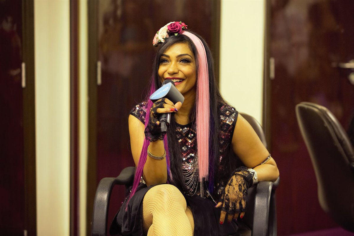 realMayaVenus's tweet photo. In conversation with @SelfieTv1 at JASHN-E-EID. What a brilliant experience it was to perform in front of you guys. https://t.co/fOyoWj5odq