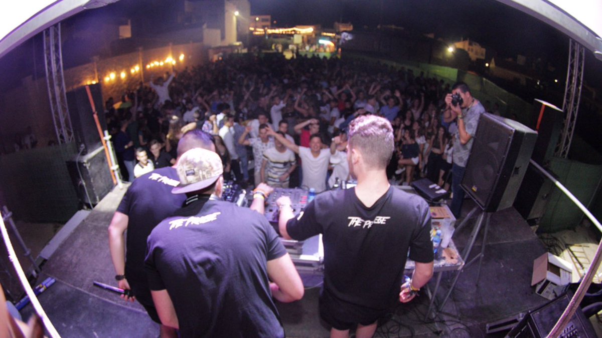 privilegeselect's tweet photo. Gracias "Los Gallardos", gracias Festival Chacho Como Tanto, increíble como se mueve este gente!!! https://t.co/mLQYgedtrn