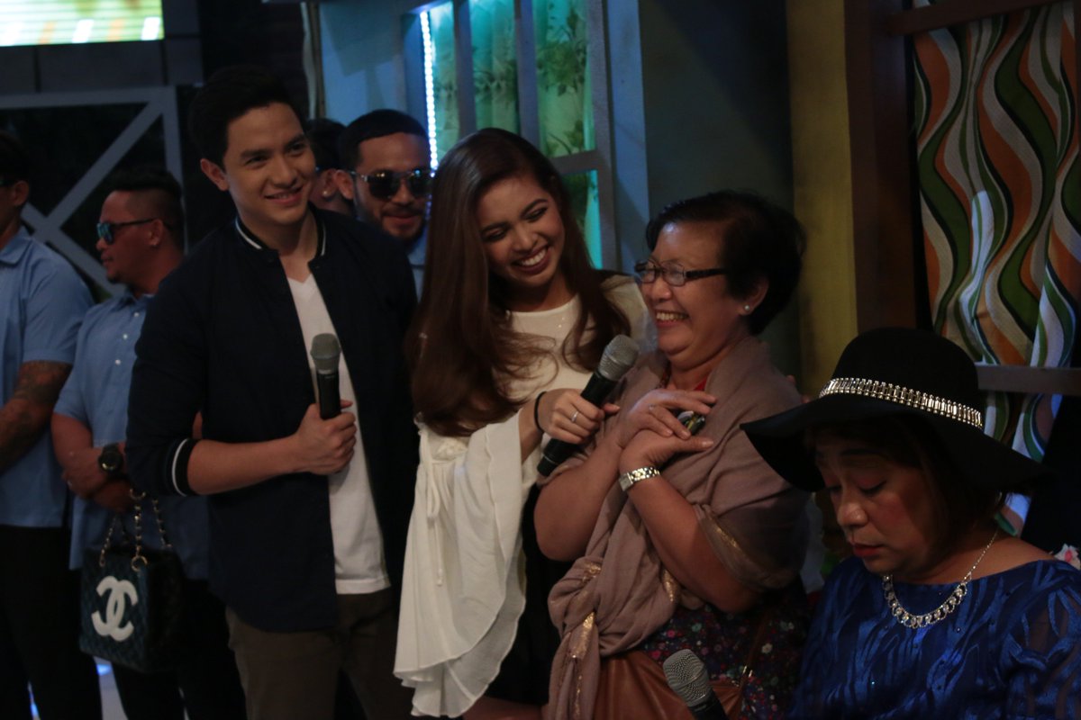 EatBulaga's tweet photo. Congratulations Nanay Vicentacita Marcos! Patuloy n'yo pong suportahan ang AlDub! <3 

#ALDUB1stAnniversary https://t.co/ztZ8juwlcM