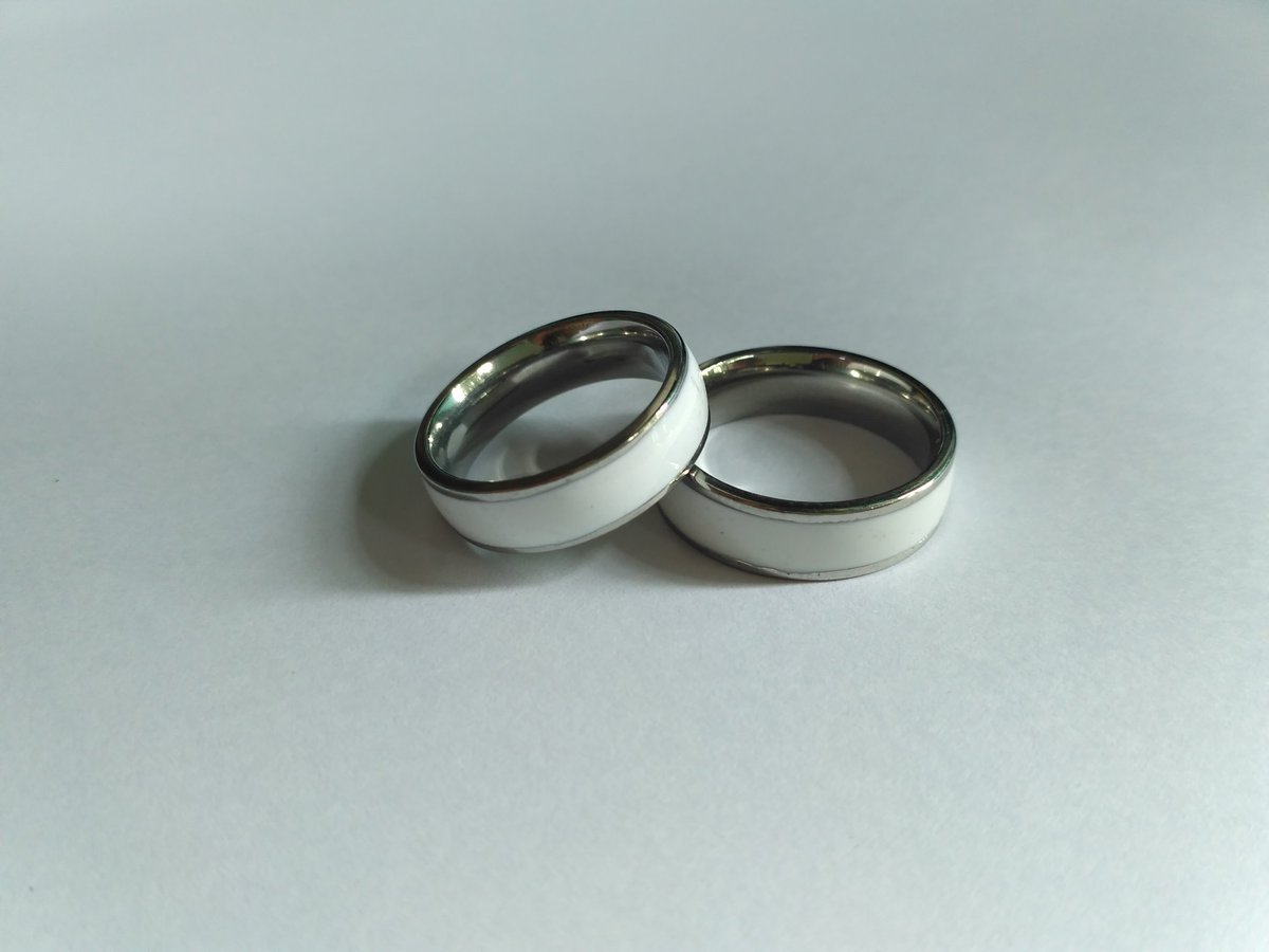 Cincin titanium 70 rb sepasang couple 
bahan titanium anti karat

Standar ukuran cew 16/17
Standar ukuran cow 17/18