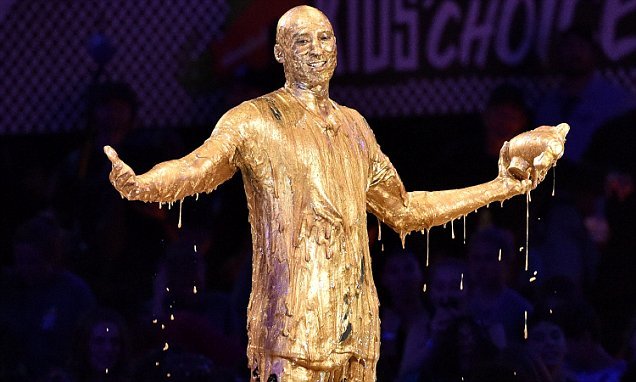 WORLDSTAR's tweet photo. .@kobebryant you've officially reached GOAT status when they bust out the gold slime for you. https://t.co/Dcerigy7yp