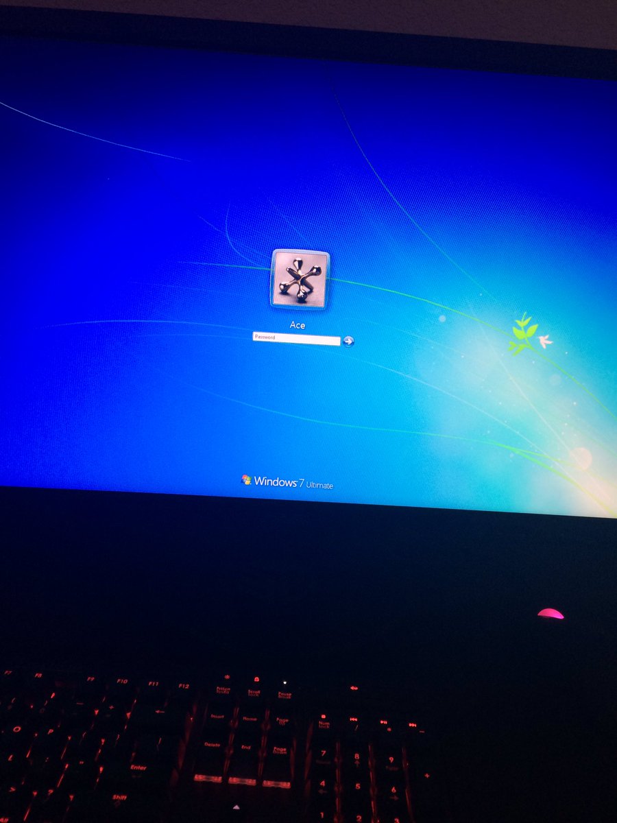 aceNoypi's tweet image. Windows 7 master race