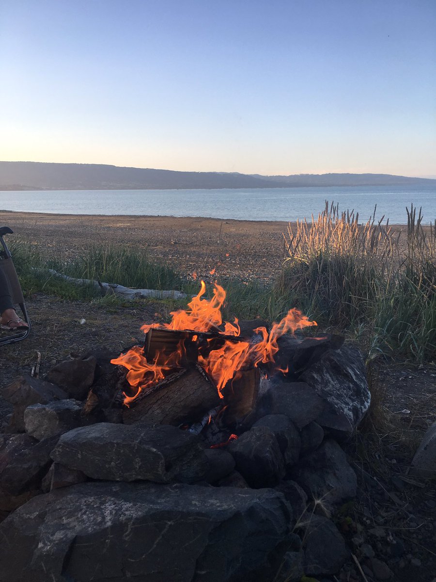 Mary_ElaineJ's tweet photo. This is the life #Homer #AlaskaSummer #SeaKayaking #thefuncontinues #bestfriendweek #saltydog #halibut @laurenkole https://t.co/UbImfCisBb