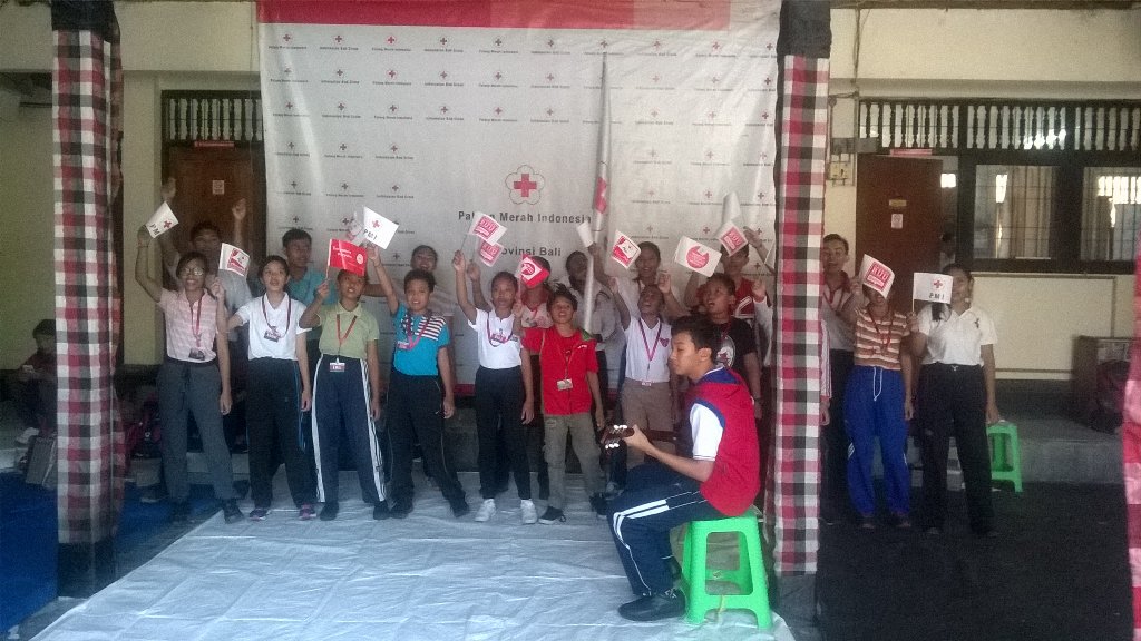 pmibali's tweet photo. Sesi Latihan Paduan Suara Peserta Jumbara Nasional VIII PMR @pmibali tetap semangats #SavePMI @palangmerah @Pak_JK https://t.co/Hi8TohPX91