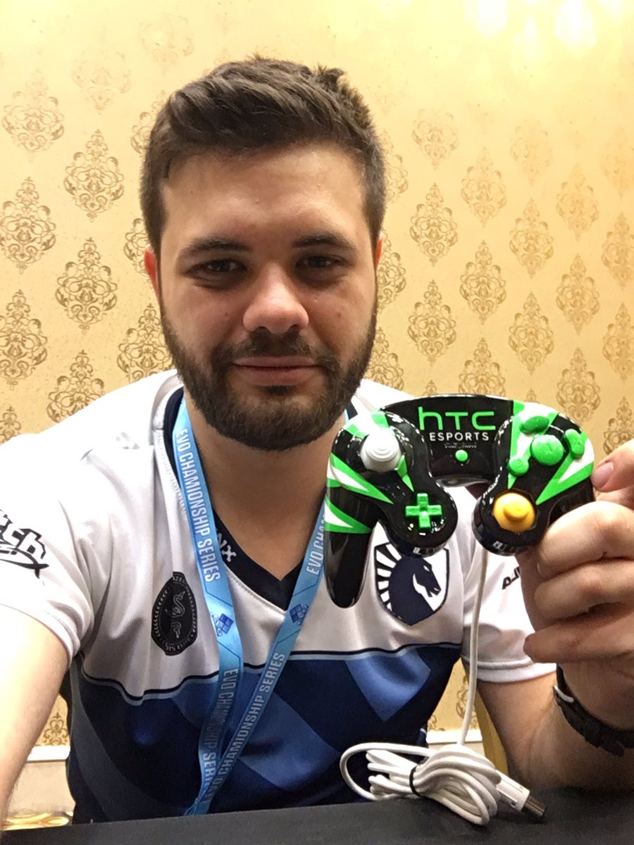 LiquidHbox's tweet photo. Yo. Retweet this RIGHT NOW for a chance to win the swaggiest @HTCeSports Controller by @ControllerChaos #PowerOf10 https://t.co/j1Q2LeIuRt