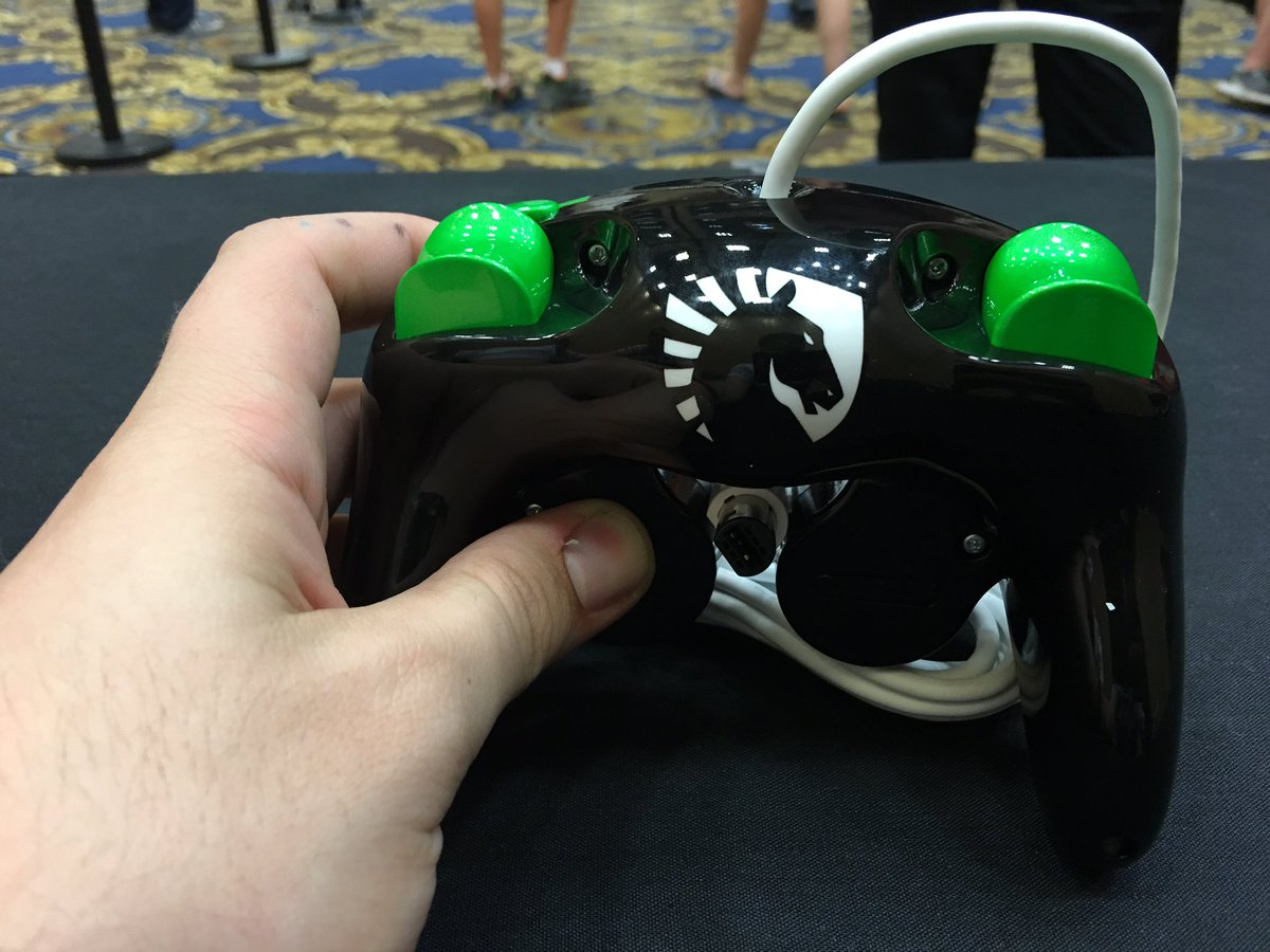 Yo. Retweet this RIGHT NOW for a chance to win the swaggiest @HTCeSports Controller by <a href="/ControllerChaos/">ControllerChaos</a> #PowerOf10