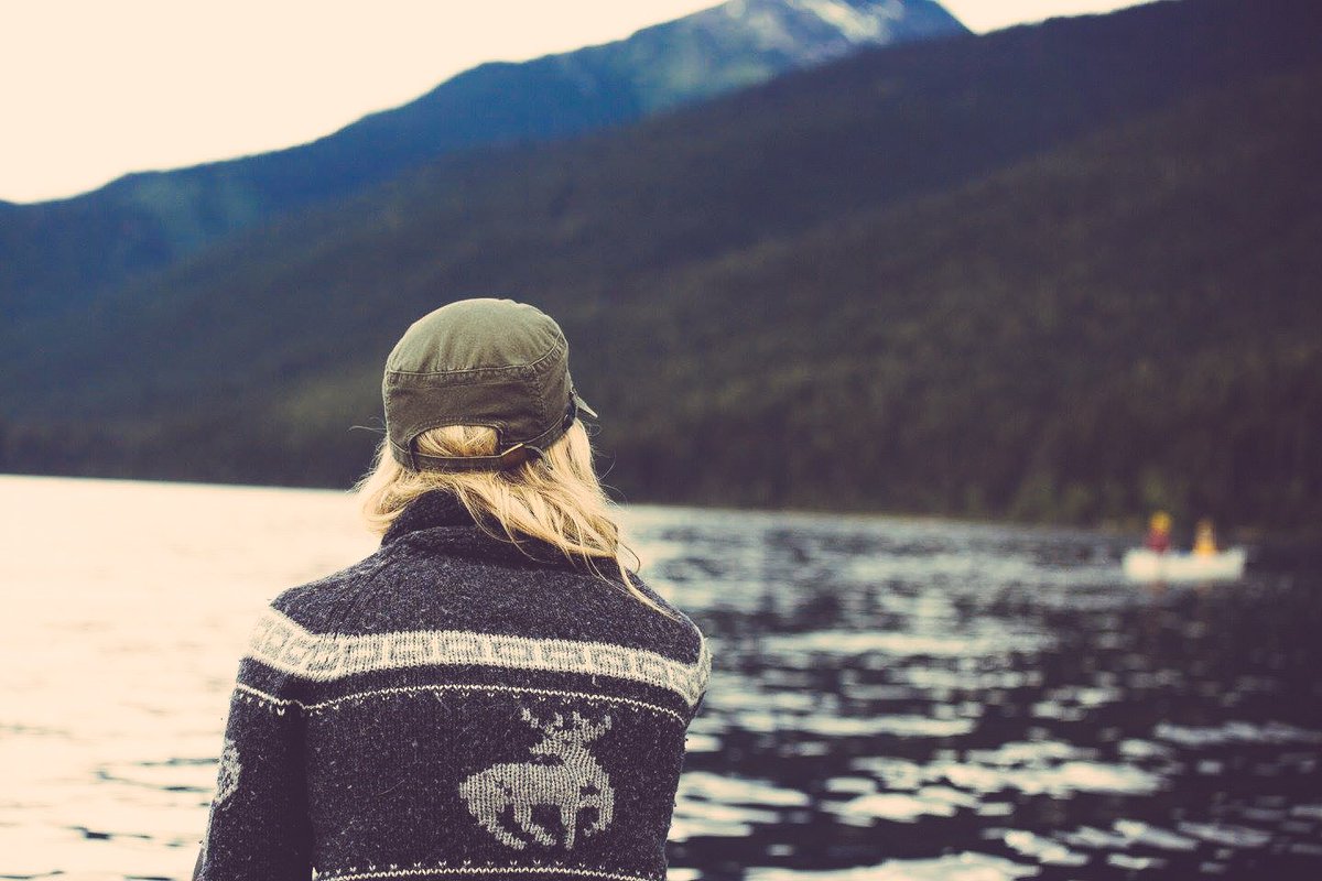 alisonwandzura's tweet photo. I've never looked so #Canadian. #offthegrid #MurtleLake https://t.co/st0eKvNoI4
