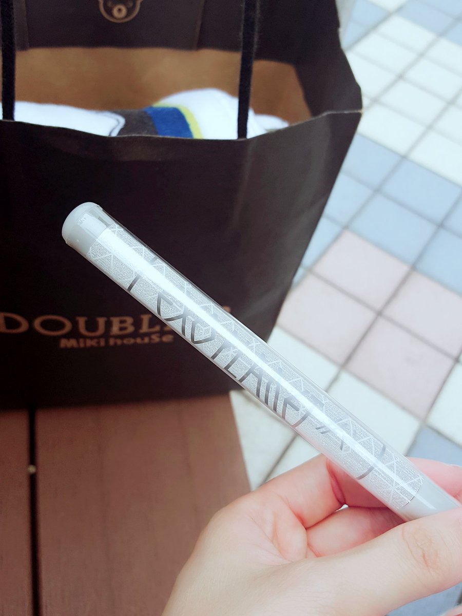 <拡散希望>
１ゲート隣チケット売場の対面にエクソのペンライト落ちたペンはいますか！困るとおもしますか、開演まで待ちます！