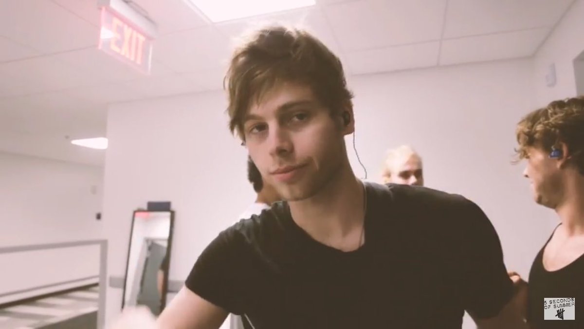 _outerspace5SOS's tweet photo. @Luke5SOS happy birthday you doofus https://t.co/O6cyltlBfZ