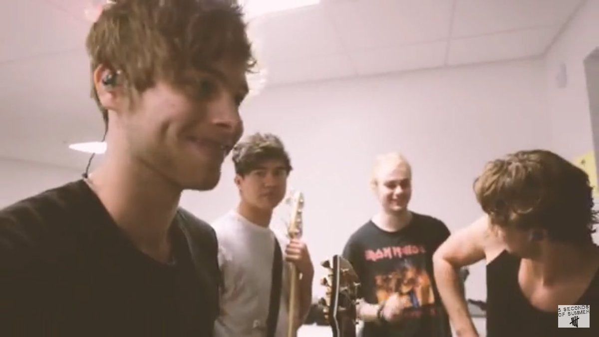 _outerspace5SOS's tweet photo. @Luke5SOS happy birthday you doofus https://t.co/O6cyltlBfZ
