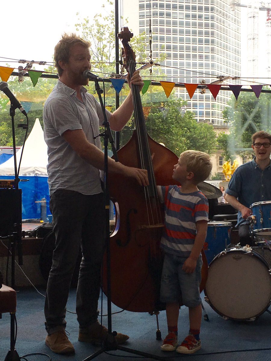 MubuMusic's tweet photo. We have some valuable assistance with double bass playing #musicalpicnic @thshbirmingham https://t.co/1Kz64DQR2y
