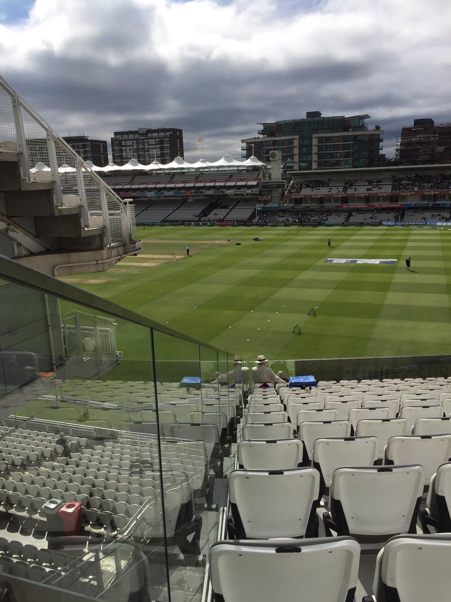 WillsSportMedia's tweet photo. #WarnerStand wouldn't be too pleased if I was seated in this top seat!!! https://t.co/FjiOIgEHxb