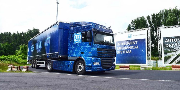 truckersnews's tweet photo. Concept truck provides look at #trucking industry’s future: https://t.co/KageNtEtEY https://t.co/owxz45qp3U