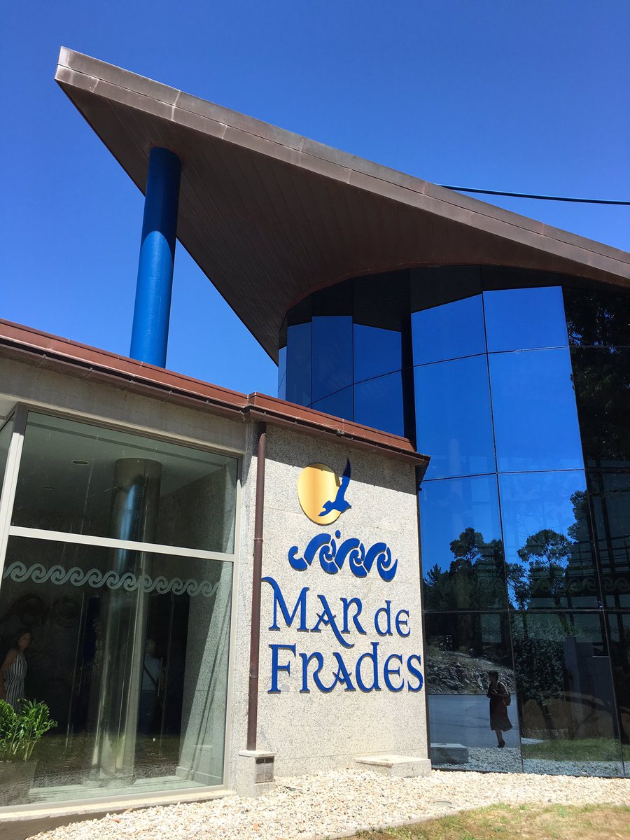 Verema's tweet photo. Llegamos a la bodega de @Mar_de_Frades a visitar sus instalaciones #VeremaRiasBaixas #intensamenteunico https://t.co/h3EZqfIIXQ