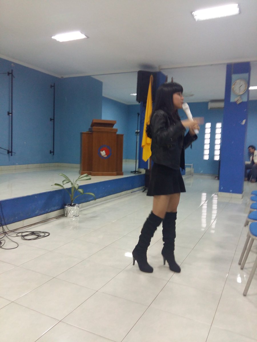 ELPC2016's tweet photo. Thank you kepada para pembicara : Gunawan Muktiwibowo, Imanzah Nurhidayat Dan @Cindygulla0 mengisi Seminar #ELPC2016 https://t.co/YzIfhB0brV