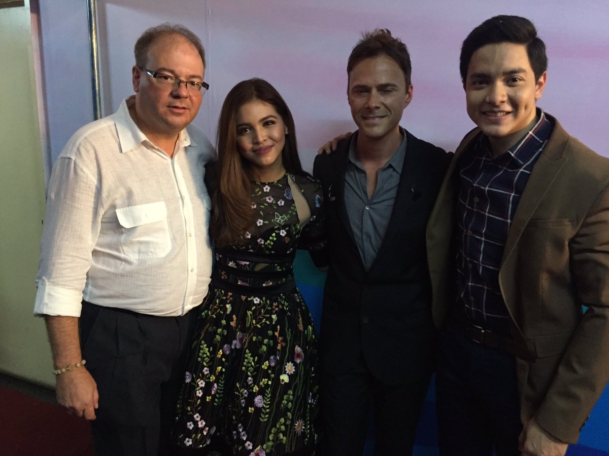 MaiDen_TEXAS's tweet photo. @bryan_white and his Manager with @aldenrichards02 and @mainedcm 
#ALDUB1stAnniversary https://t.co/k7Cif5Z0A5