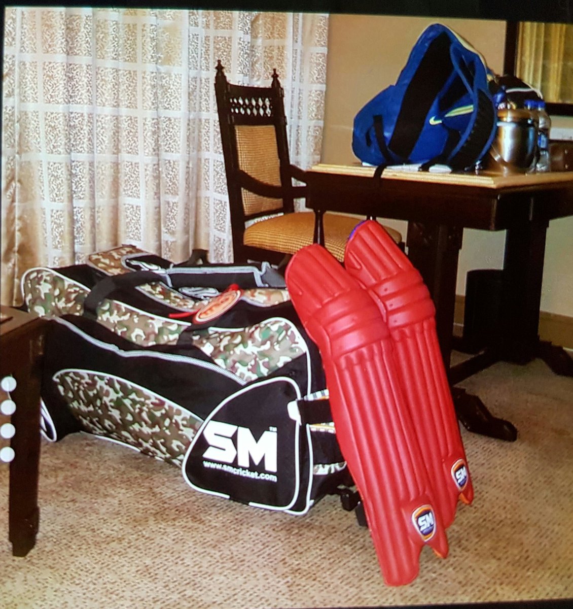 SMPINTU's tweet photo. #tailormade #test #TopGear #DesignedToGrip #design2016 #Cricket #handmade @ICC @circleofcricket @4CricketDeals https://t.co/yyGMqGnUfe