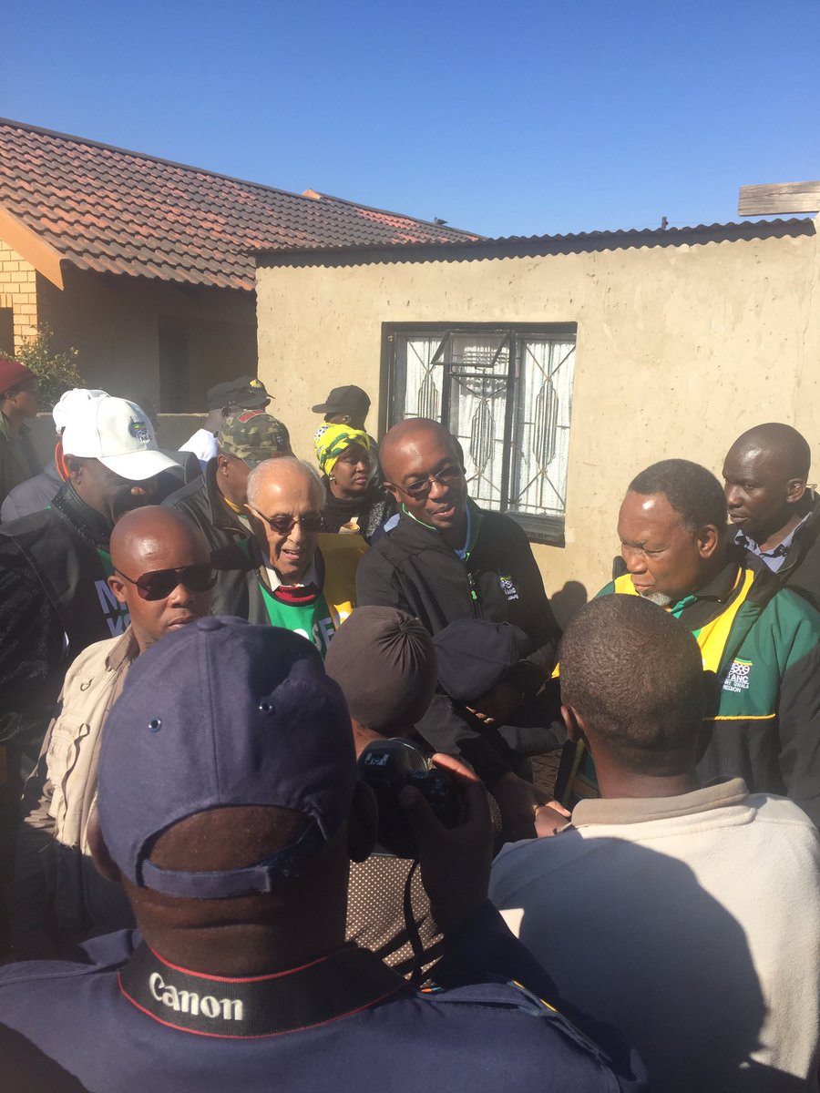 GAMATHABANI's tweet image. #ANC Paul Mashatile, Parks Tau, Ahmed Kathrada, Kgalema Motlanthe on a door to door campaign in OrangeFarm.#weilers