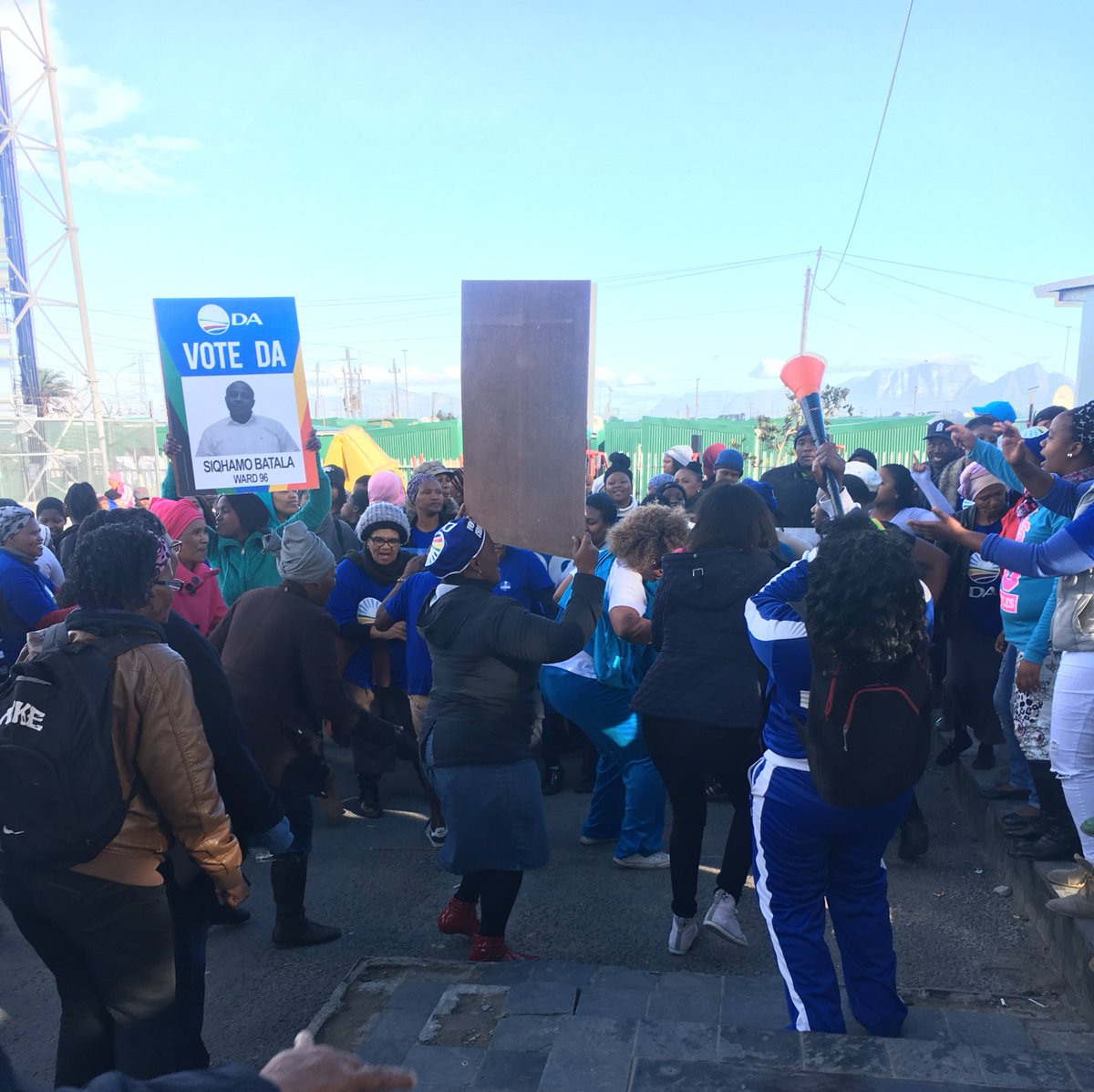WesternCapeDA's tweet photo. @Our_DA in Khayelitsha today #KeepMakingProgress https://t.co/usjM1SyqwK