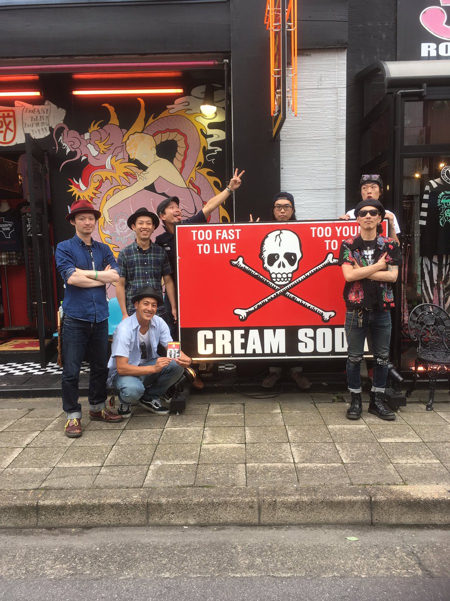 本日開催のロックンロールランデブーVol.92に出演のTADPOLE SPLASHの皆様が足ミラにご来店★
ありがとうございます！
今夜よろしくお願いいたします♪