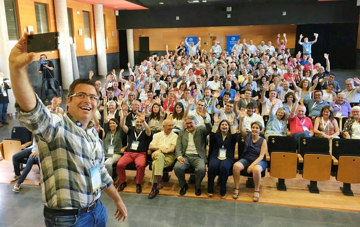 rgenesca's tweet photo. Comencem el1r #CampusDemòcrata! Una nova manera de fer política. Voluntariatat, transparència, transversalitat,... https://t.co/oZj65DWbAM
