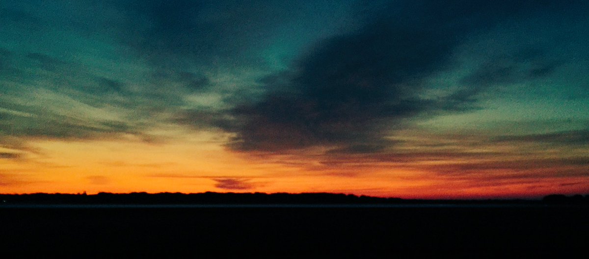 Nevixd's tweet photo. #TheColorBeforeTheSun the sunrise this morning was beautiful, @Coheed https://t.co/XkdrwC65kz