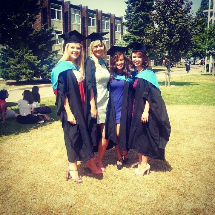 callmeliz92's tweet photo. Graduated 3 years ago today &amp; we're still the bestest of friends ❤️😘 @AprilJ_Miller @HannahLouVK @EmjStewart https://t.co/E91jsckSpf