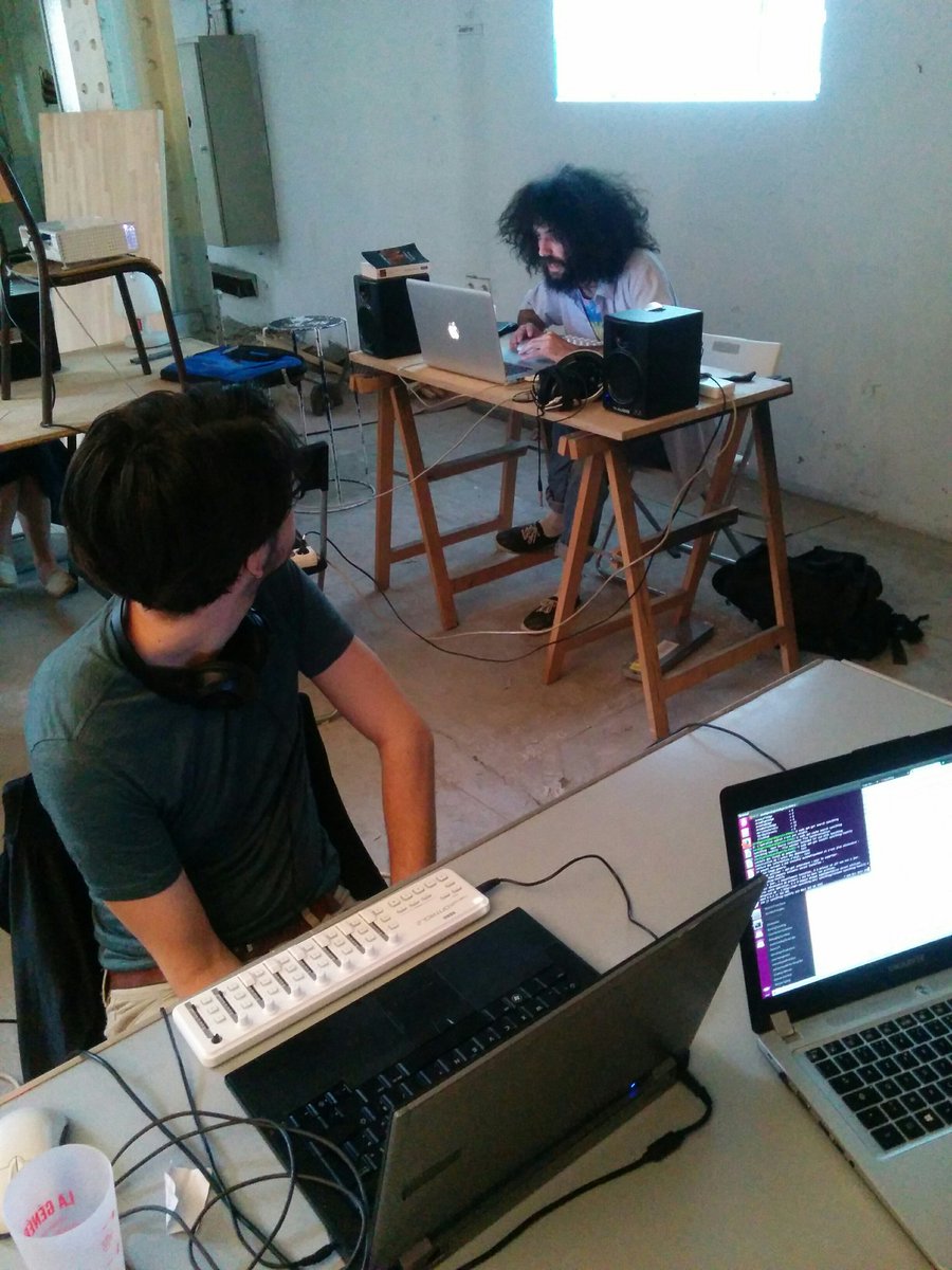 outilslibres's tweet photo. #ola2 jour 1 : Quentin Caille @Johnkoolrecords nous présente #PureData après une synchro réussie avec @syncthing https://t.co/sEb6Nl7P5E